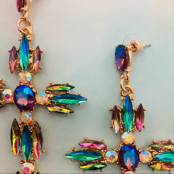 NEW Rhinestone cross earrings. - Picture 4 of 11